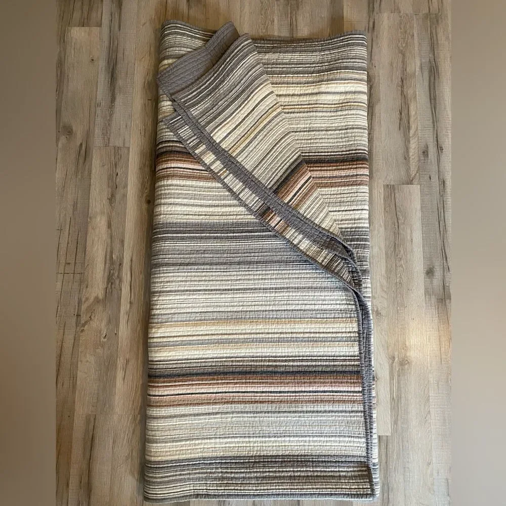 Retro Chic Striped Reversible Natural Tones Bed Quilted Quilt size Full